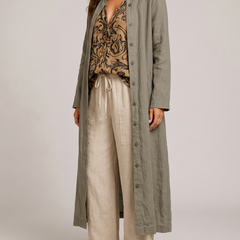 Camilla | Completo Naturale - vista laterale con cardigan