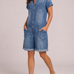 Giada Blu walking