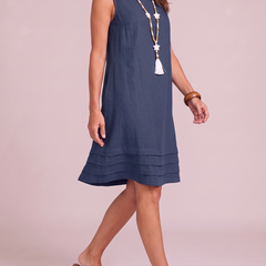 Marta Blu walking