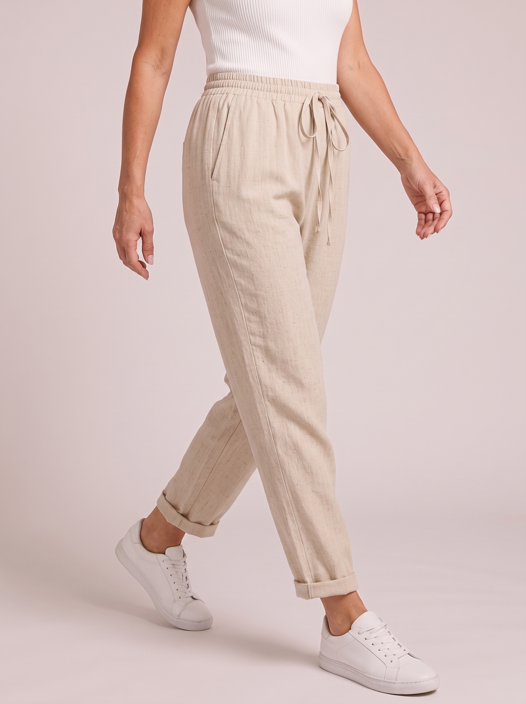 Alessia Beige dynamic side